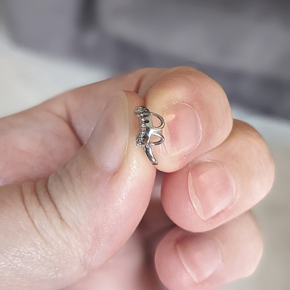 10K solid white gold diamond small heart pendant - Picture 8 of 10